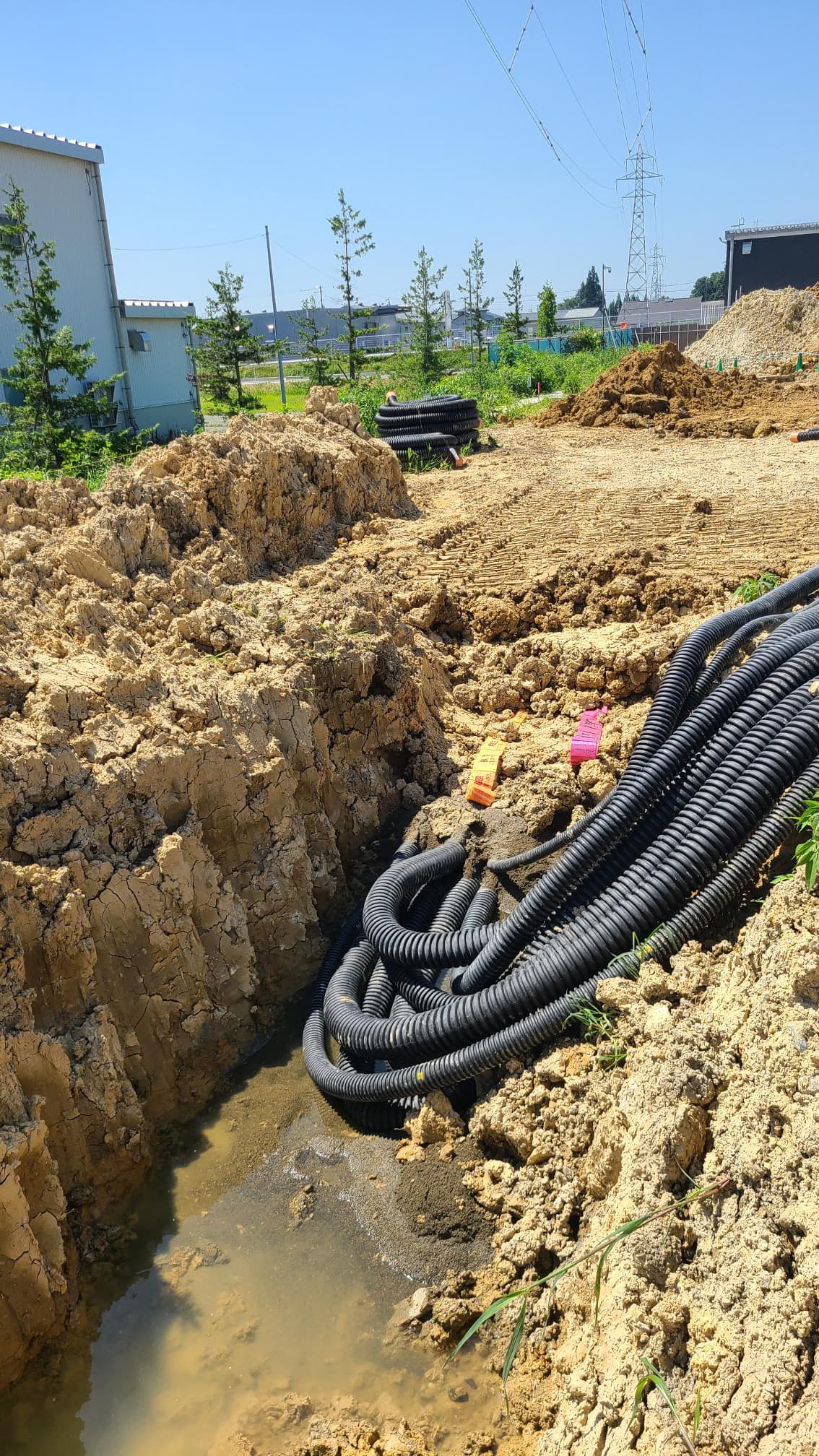 電気土木工事の施工風景写真